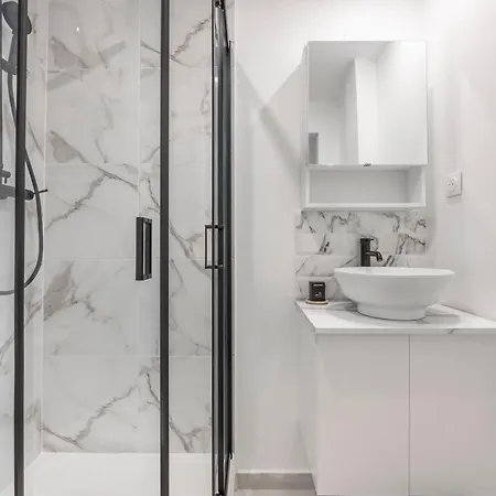 Montmartre - Mid-term At 5min-sacre-coeur Paryż